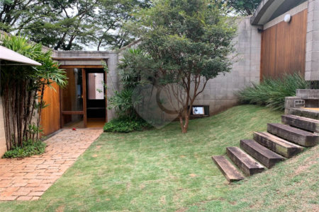 Casa à venda com 5 quartos, sendo 3 suítes, em Morumbi, São Paulo, SP