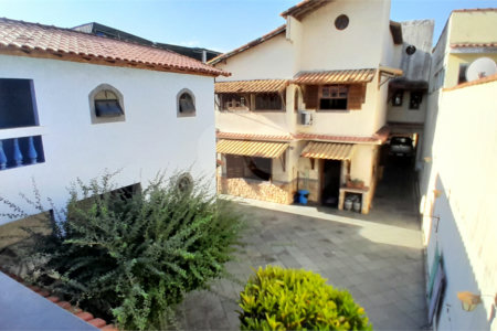 Casa à venda com 4 quartos, sendo 1 suíte, em Bangu, Rio de Janeiro, RJ
