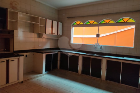 Sobrado à venda com 4 quartos, sendo 1 suíte, em Cidade Jardim Cumbica, Guarulhos, SP