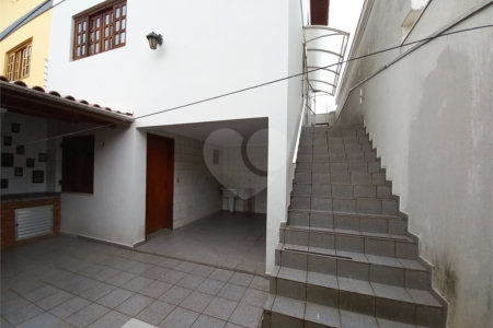 Sobrado à venda com 4 quartos, sendo 3 suítes, em Cidade São Francisco, São Paulo, SP