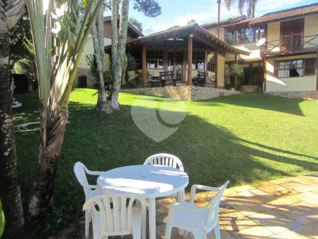 Casa à venda com 3 suítes no condomínio Associação Reserva das Hortênsias, Mairiporã - SP