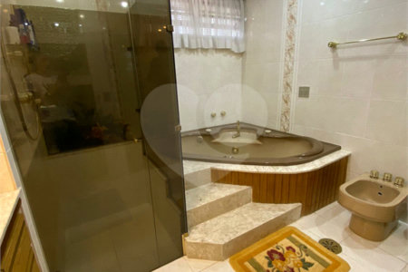 Casa à venda com 4 quartos, sendo 1 suíte,  em Vila Oliveira, Mogi das Cruzes, SP