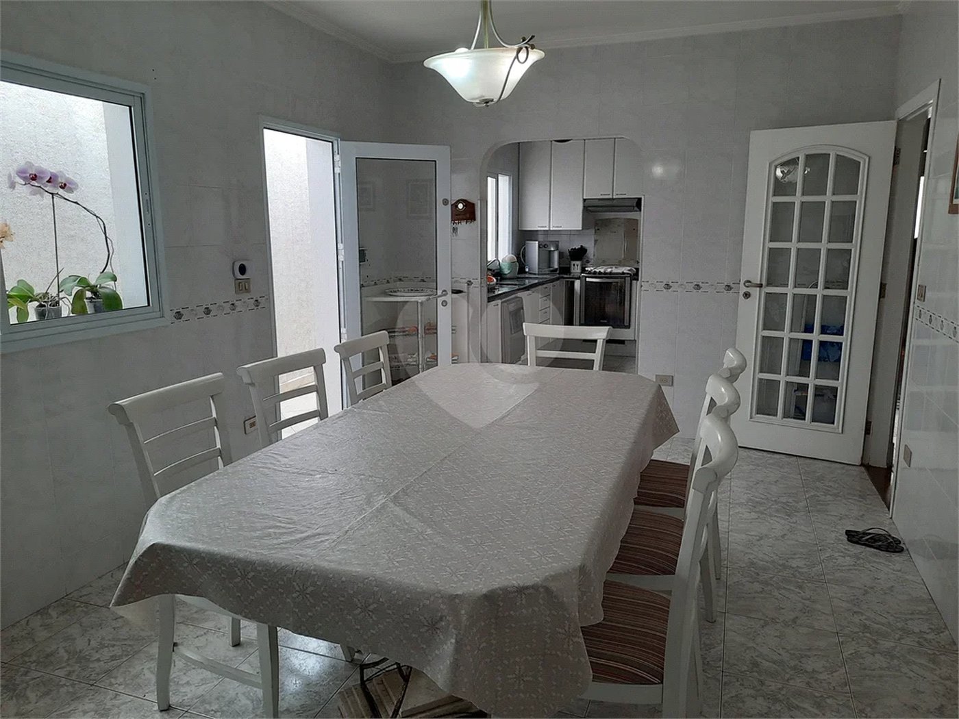 casa térrea na Vila Romana, 07 vagas de garagem, 4 quartos,, sendo 1 suíte amplo quintal.