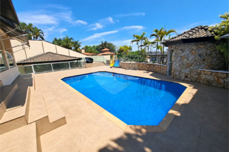 Casa à venda no Condomínio Estância Marambaia, Vinhedo | 3 suítes, piscina e terreno de 810 m²