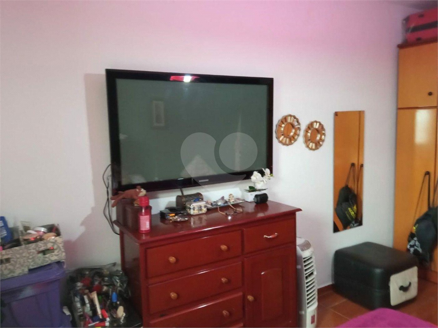 Ótimo sobrado, com amplo espaço interno (127m2), possuindo 03 dormitórios (01 suíte),