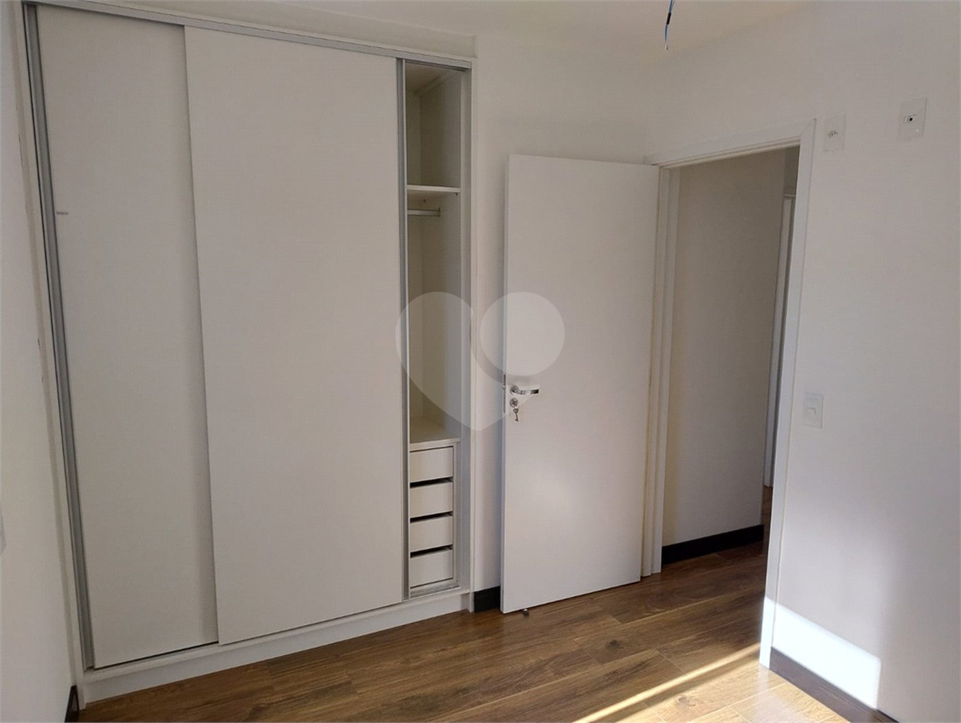 Casa para alugar com 3 quartos, sendo 1 suíte, no condomínio Vila Quinta dos Manacás, Vinhedo - SP