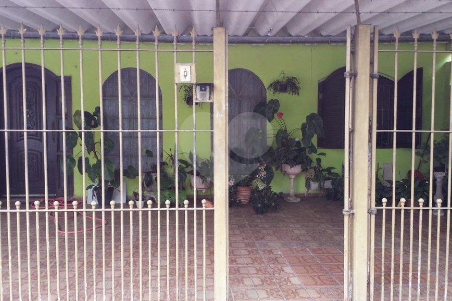 Casa à venda com 3 quartos, sendo 1 suíte, em Itaquera, São Paulo, SP