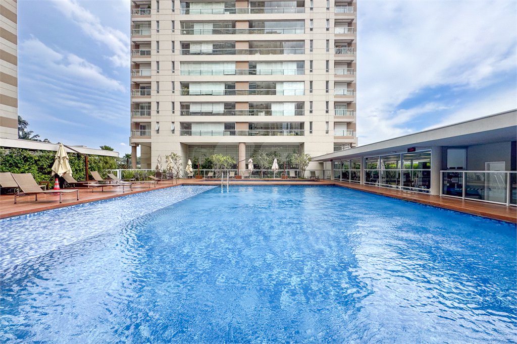 Apartamento de Alto Padrão no Campo Belo para venda com porteira fechada, com 4 dormitórios suítes e 4 vagas com lazer de club.