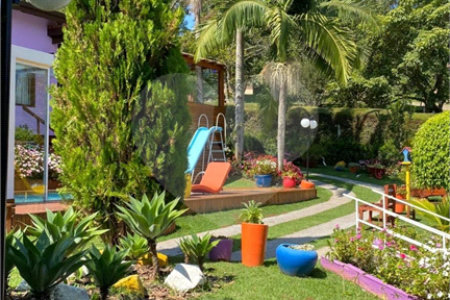 Casa à venda com 7 suítes no condomínio Capela do Barreiro, Itatiba - SP