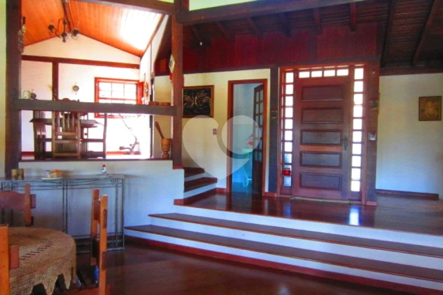 Casa à venda com 3 suítes no condomínio Associação Reserva das Hortênsias, Mairiporã - SP