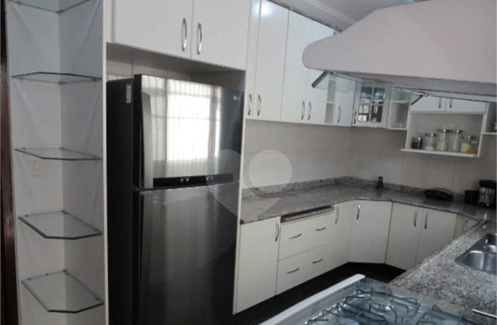 Sobrado à venda com 3 quartos, sendo 1 suíte, em Jardim São Luís, São Paulo, SP