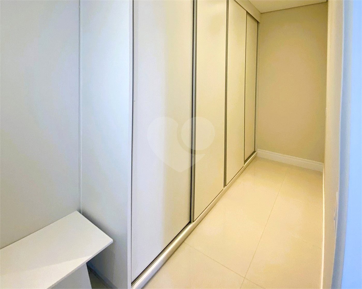 Casa à venda com 3 quartos, sendo 2 suítes, no condomínio Village da Serra, Araçoiaba da Serra - SP