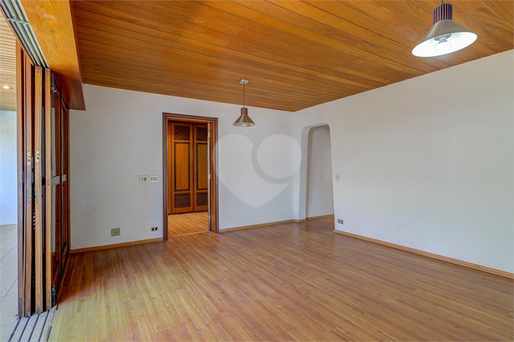 Casa à venda com 5 quartos, sendo 3 suítes, em Alto da Boa Vista, São Paulo, SP
