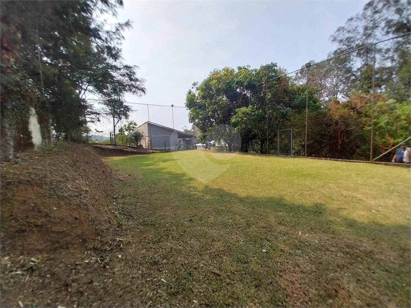 Chácara à venda ou para alugar com 3 quartos, sendo 1 suíte, em Chácaras Polozzi, Louveira, SP
