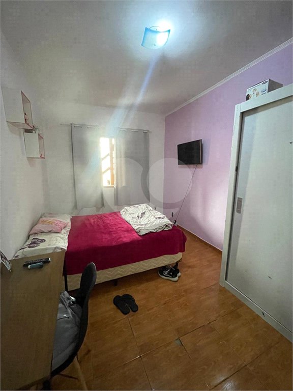 Sobrado à venda com 3 quartos, sendo 1 suíte, em Loteamento Acrísio de Oliveira Silva, Mogi das Cruzes, SP