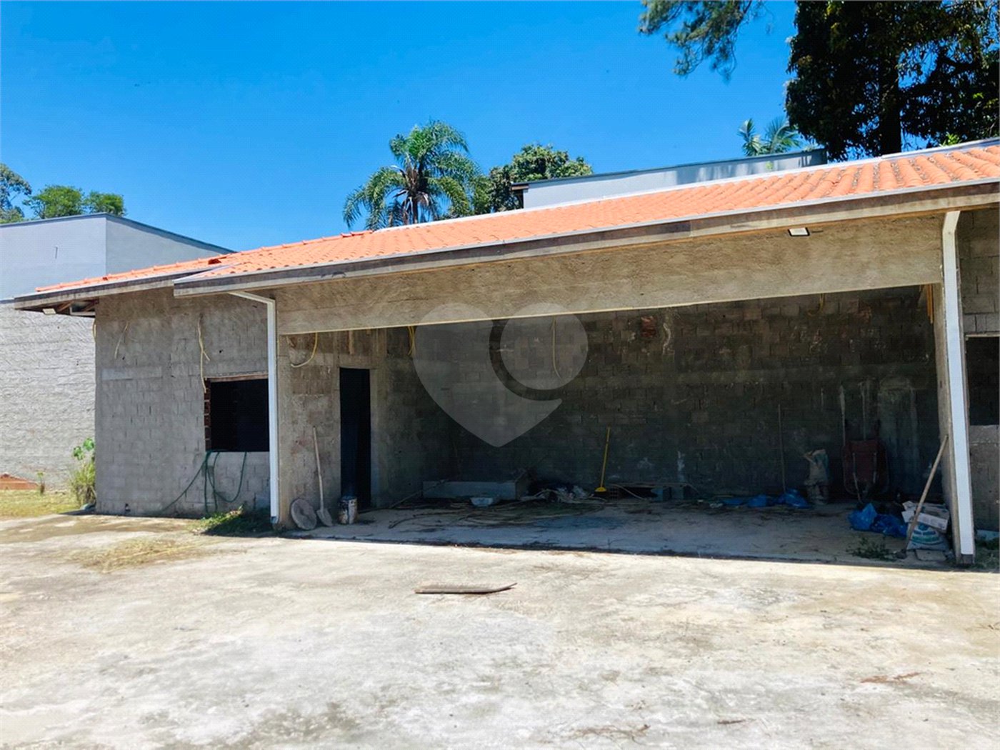 Casa à venda com 3 suítes no condomínio Lagoinha, Jacareí - SP