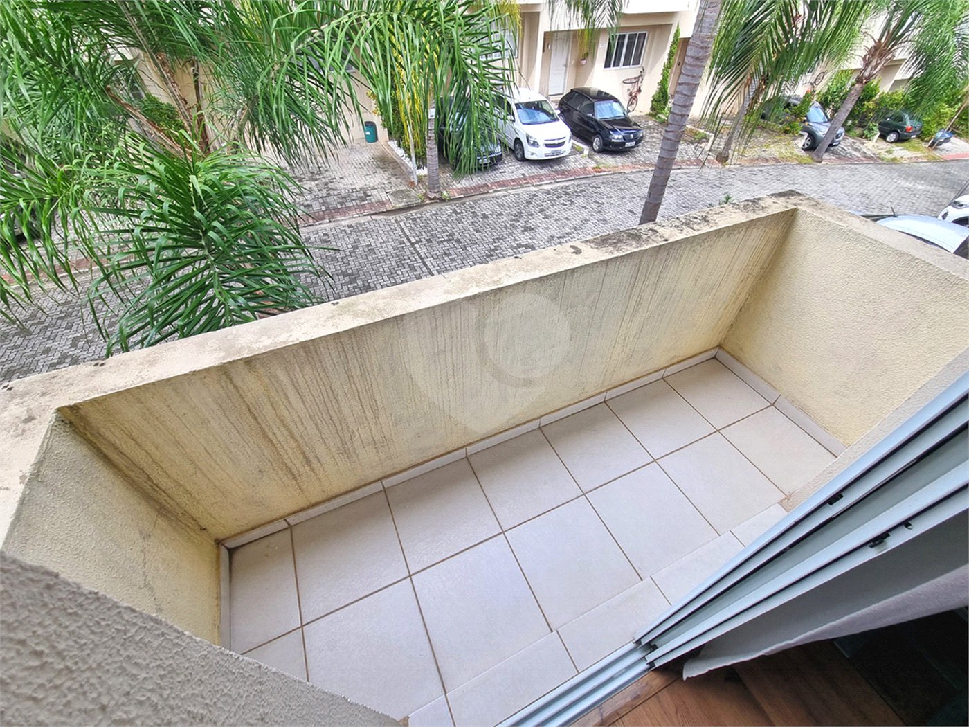 Casa à venda com 3 quartos, sendo 1 suíte, no condomínio Village St. Louis, São Paulo - SP