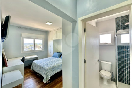 Casa à venda com 3 suítes no condomínio Golf Village, Carapicuíba - SP