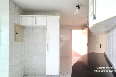 Apartamento à venda com 3 quartos, sendo 1 suíte, em Vila Gilda, Santo André, SP