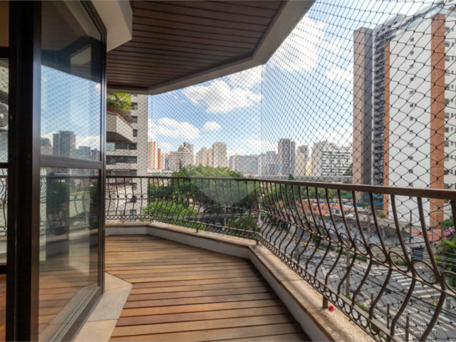 Apartamento à venda com 3 quartos, sendo 1 suíte,  em Brooklin, São Paulo, SP