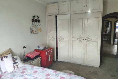 Casa à venda com 4 quartos, sendo 2 suítes, no condomínio Chácara das Rosas, São Paulo - SP