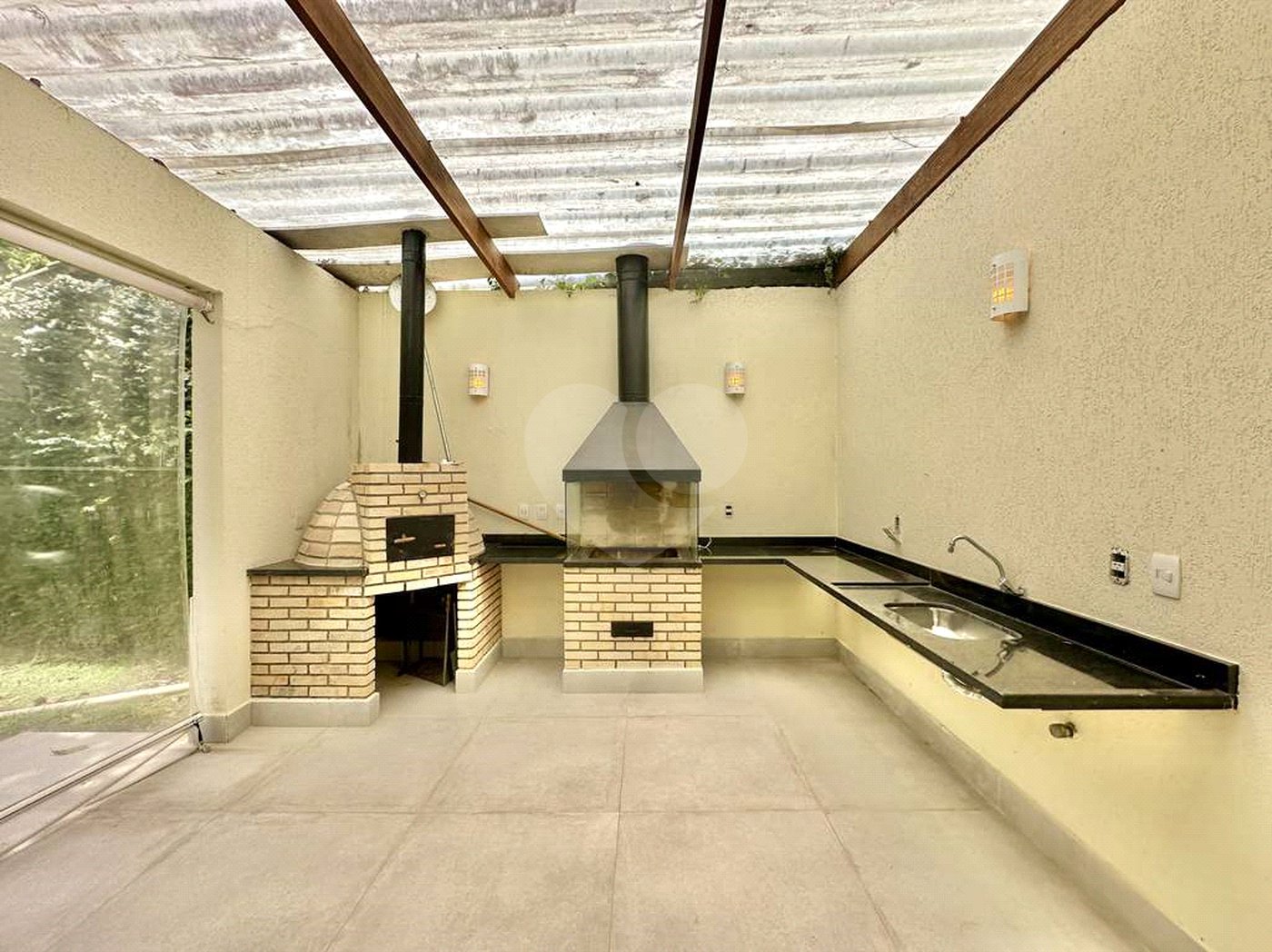 Casa à venda com 4 suítes no condomínio Recanto Impla, Carapicuíba - SP