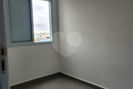 Casa à venda com 2 quartos, sendo 1 suíte, no condomínio Residencial Sanches, São Paulo - SP