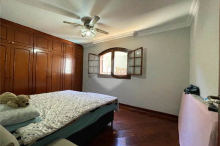 Casa à venda com 6 quartos, sendo 1 suíte, no condomínio Granja Olga I, Sorocaba - SP