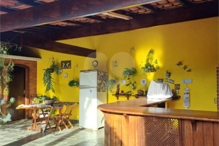 Casa Térrea à venda com 3 quartos, sendo 2 suítes,  em Vila Oliveira, Mogi das Cruzes, SP