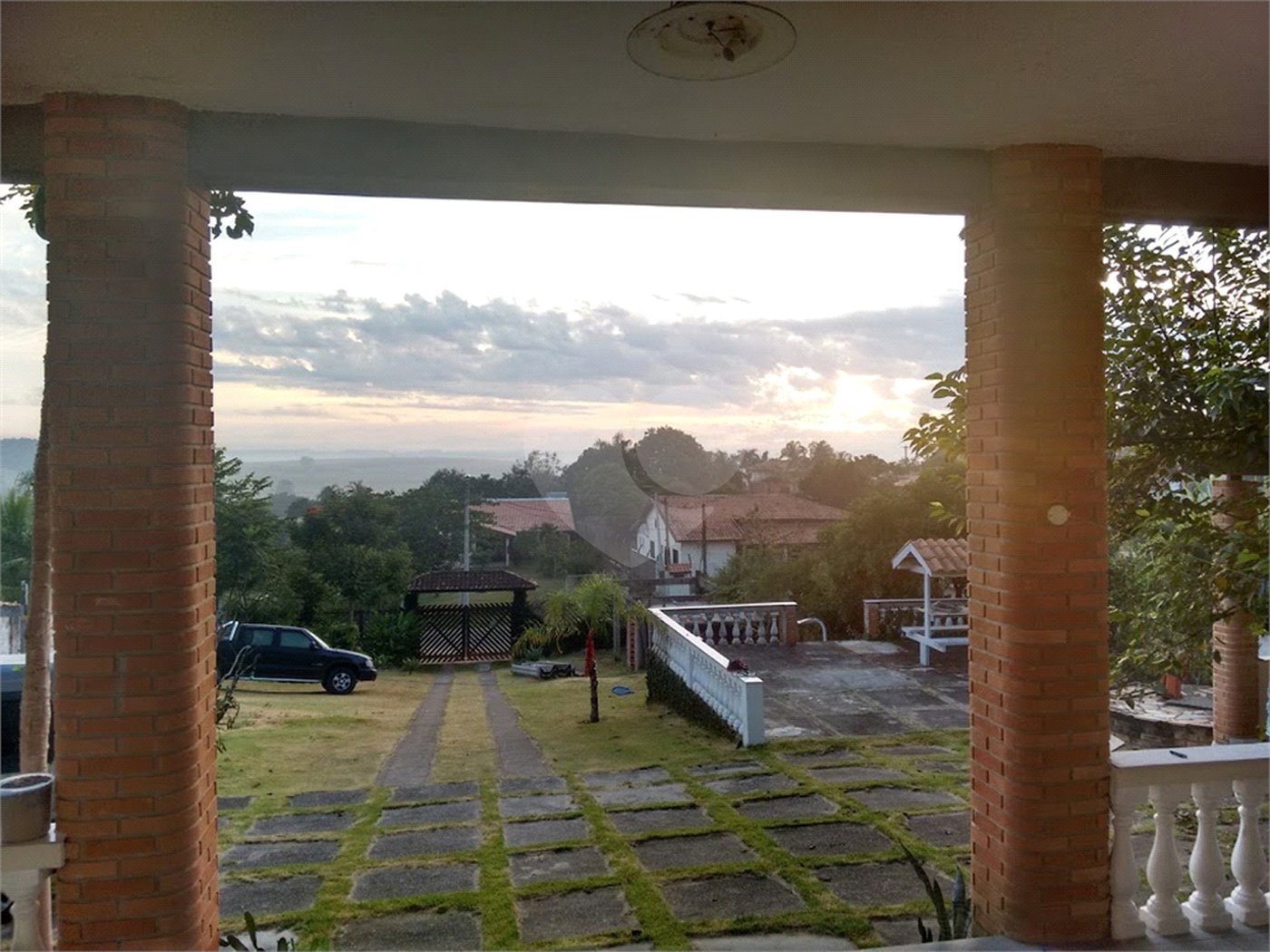 Casa à venda com 5 quartos, sendo 2 suítes, no condomínio Terras de Santa Rosa, Salto - SP