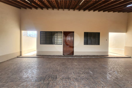Casa à venda com 4 quartos, sendo 1 suíte, em Jardim Roberto Selmi Dei, Araraquara, SP