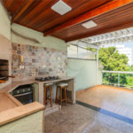 Casa à venda com 3 quartos, sendo 2 suítes,  no condomínio Sagres, São Paulo - SP