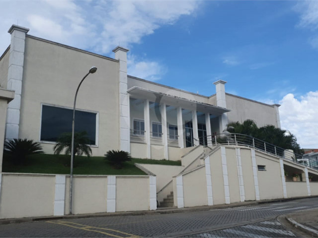 Casa à venda com 3 quartos, sendo 1 suíte,  no condomínio Forest Hills, Guarulhos - SP