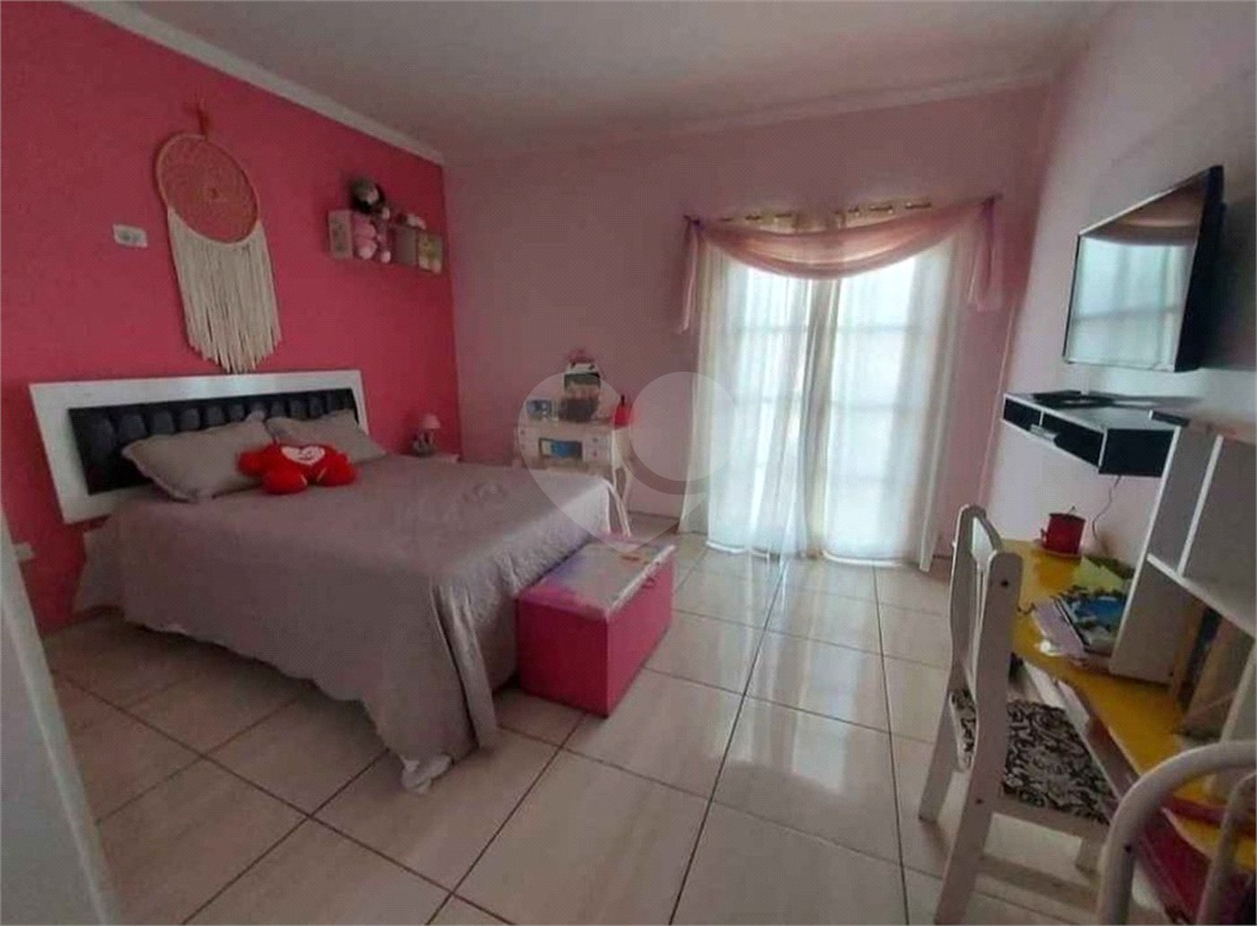 Casa à venda com 4 quartos, sendo 3 suítes,  no Centro, Bom Jesus dos Perdões, SP