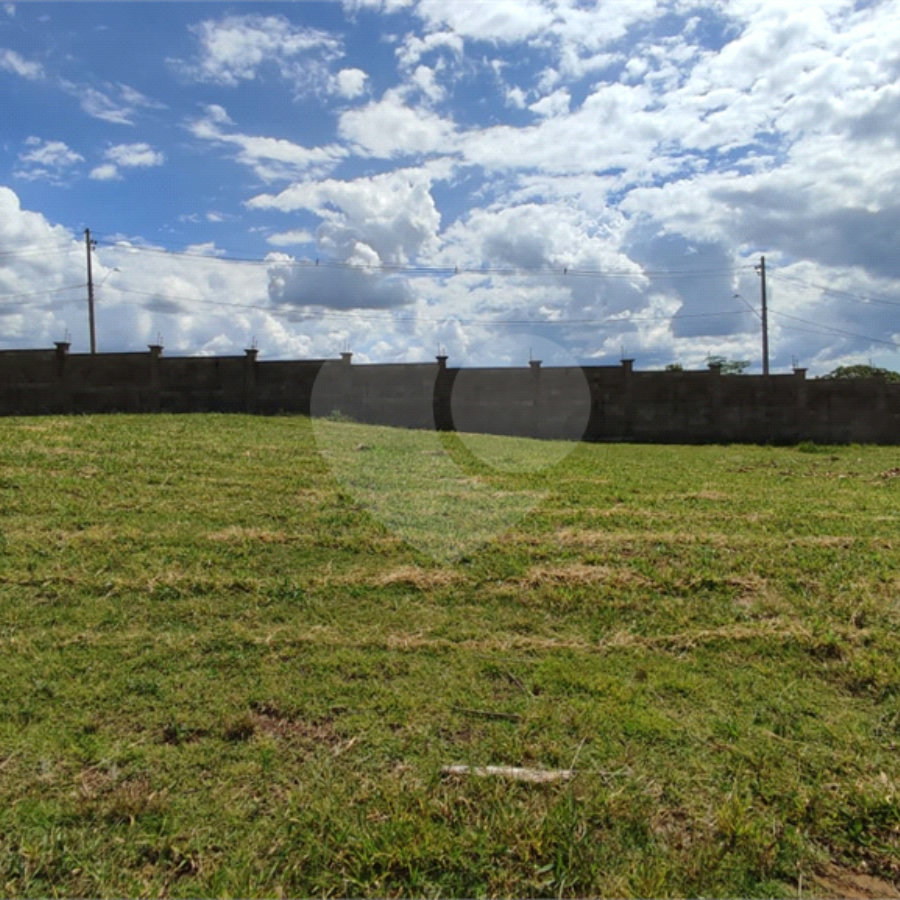 Lote à Venda em São Carlos, no Condomínio Villeneuve I