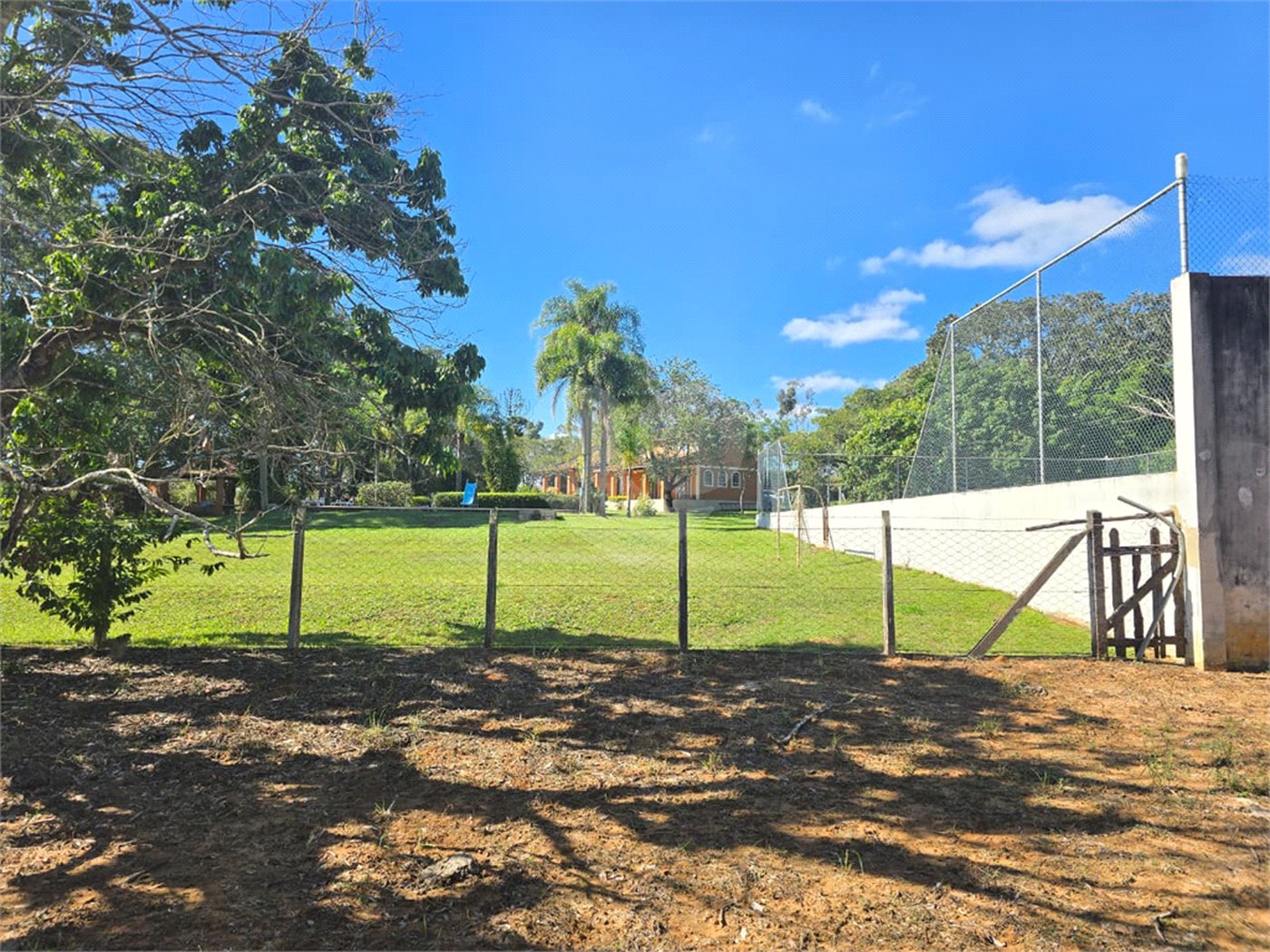 Chácara à venda com 4 quartos, sendo 1 suíte, em Cercadinho, Alambari, SP
