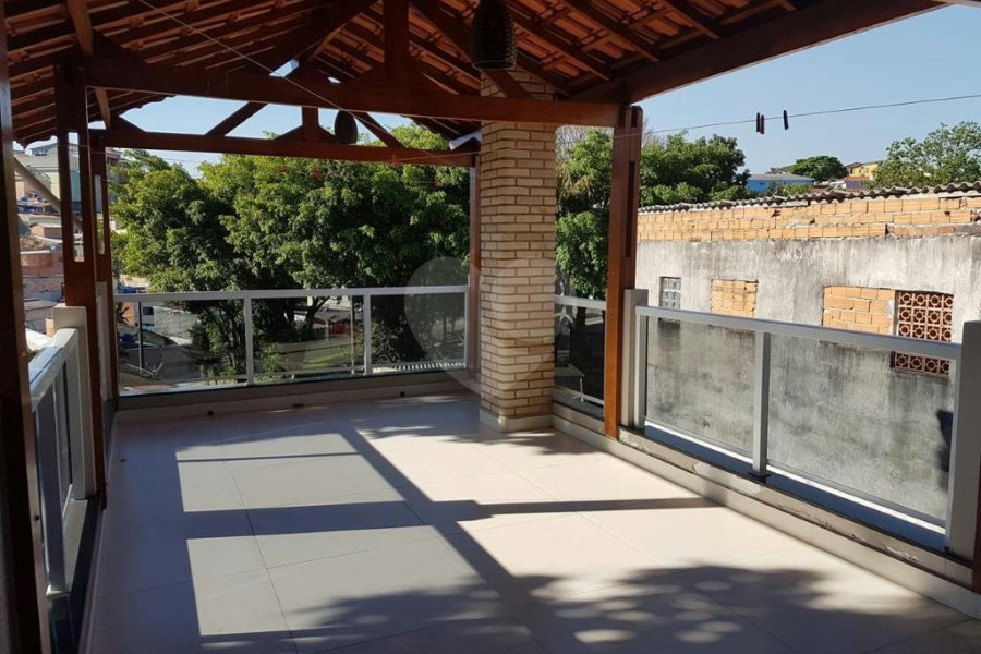 Sobrado à venda com 4 quartos, sendo 2 suítes, em Parque Maria Domitila, São Paulo, SP