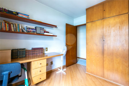 Casa à venda com 4 quartos, sendo 2 suítes, em Campo Belo, São Paulo, SP
