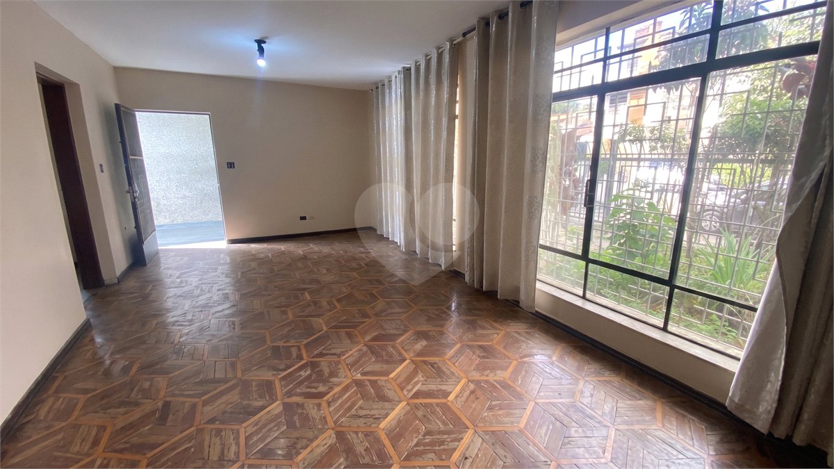 Sobrado à venda ou para alugar com 4 quartos, sendo 1 suíte,  em Parque Colonial, São Paulo, SP
