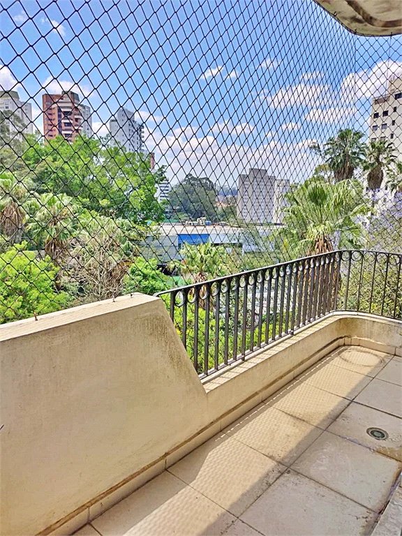 Apartamento à venda com 4 quartos, sendo 3 suítes, em Vila Andrade, São Paulo, SP