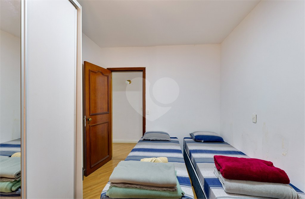Casa Térrea à venda com 5 quartos, sendo 2 suítes, em Alto da Boa Vista, São Paulo, SP