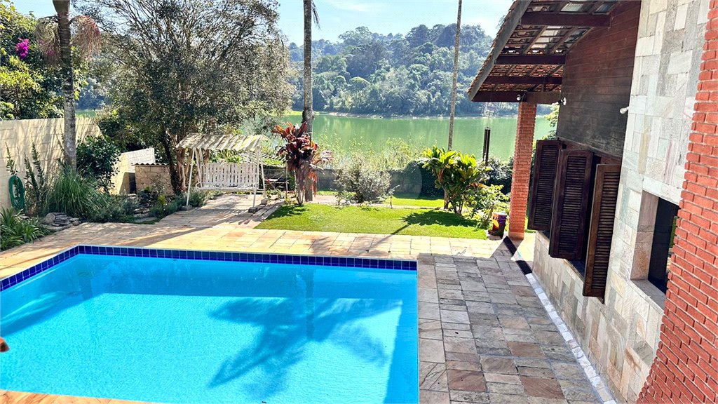 Casa à venda com 8 quartos, sendo 4 suítes, em Eldorado, Diadema, SP