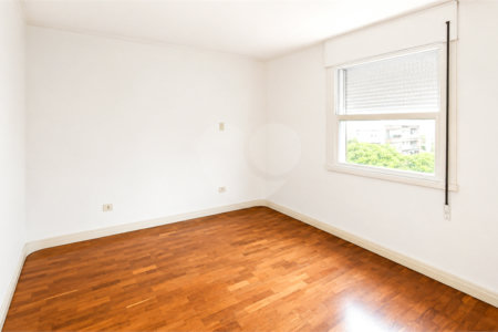 Apartamento à venda com 4 quartos, sendo 1 suíte, em Alto da Boa Vista, São Paulo, SP