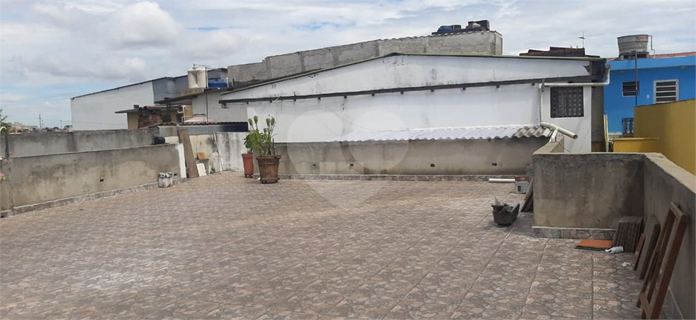 Sobrado à venda com 8 quartos em Jardim São Luís, São Paulo, SP