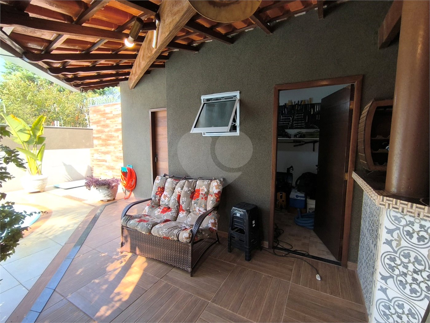 Casa à Venda no Santa Marta com 3 Suítes e Piscina