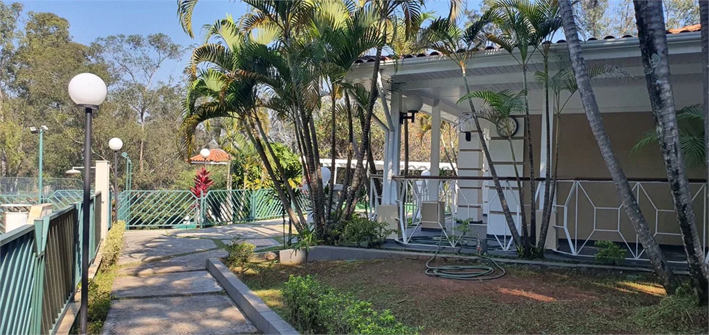 Casa à venda com 4 quartos, sendo 2 suítes, no condomínio Vila Panamericana, São Paulo - SP