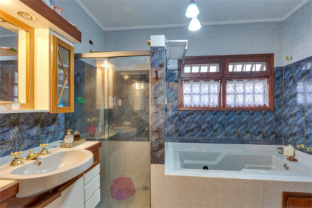 Casa Térrea à venda com 3 quartos, sendo 1 suíte, em Interlagos, São Paulo, SP