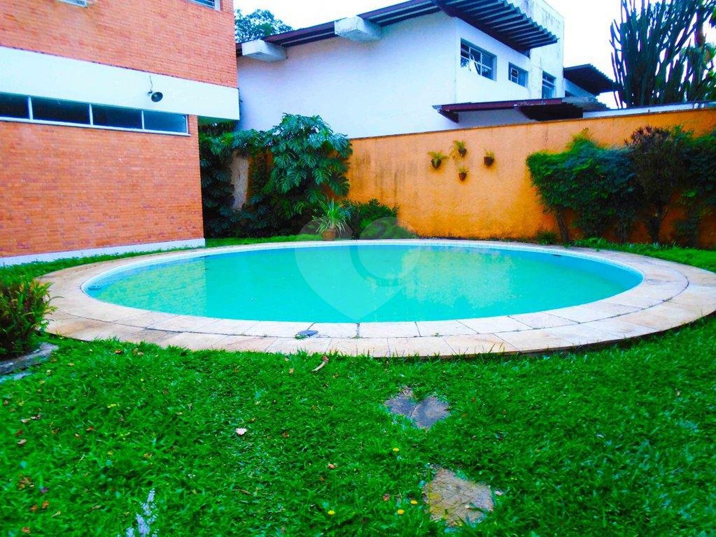Sobrado à venda com 4 quartos, sendo 2 suítes, em Granja Julieta, São Paulo, SP