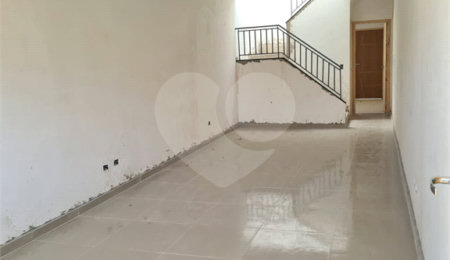 Sobrado à venda com 3 quartos, sendo 1 suíte,  em Vila Gomes, São Paulo, SP