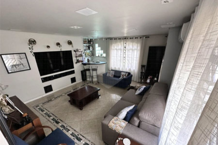 Casa à venda com 3 quartos, sendo 1 suíte,  no condomínio Residencial Nabuco de Araújo, São Paulo - SP